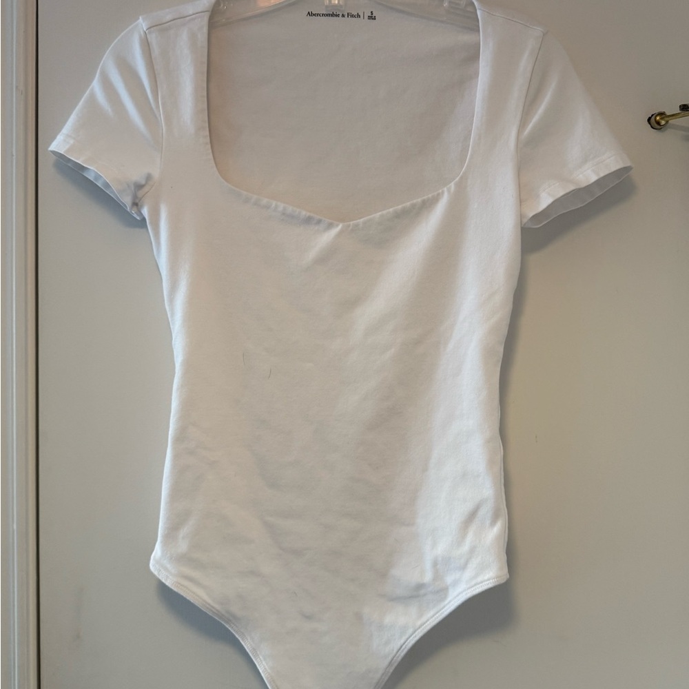 Abercrombie Short-Sleeve White Cotton-Blend Seamless Fabric Sweetheart Bodysuit